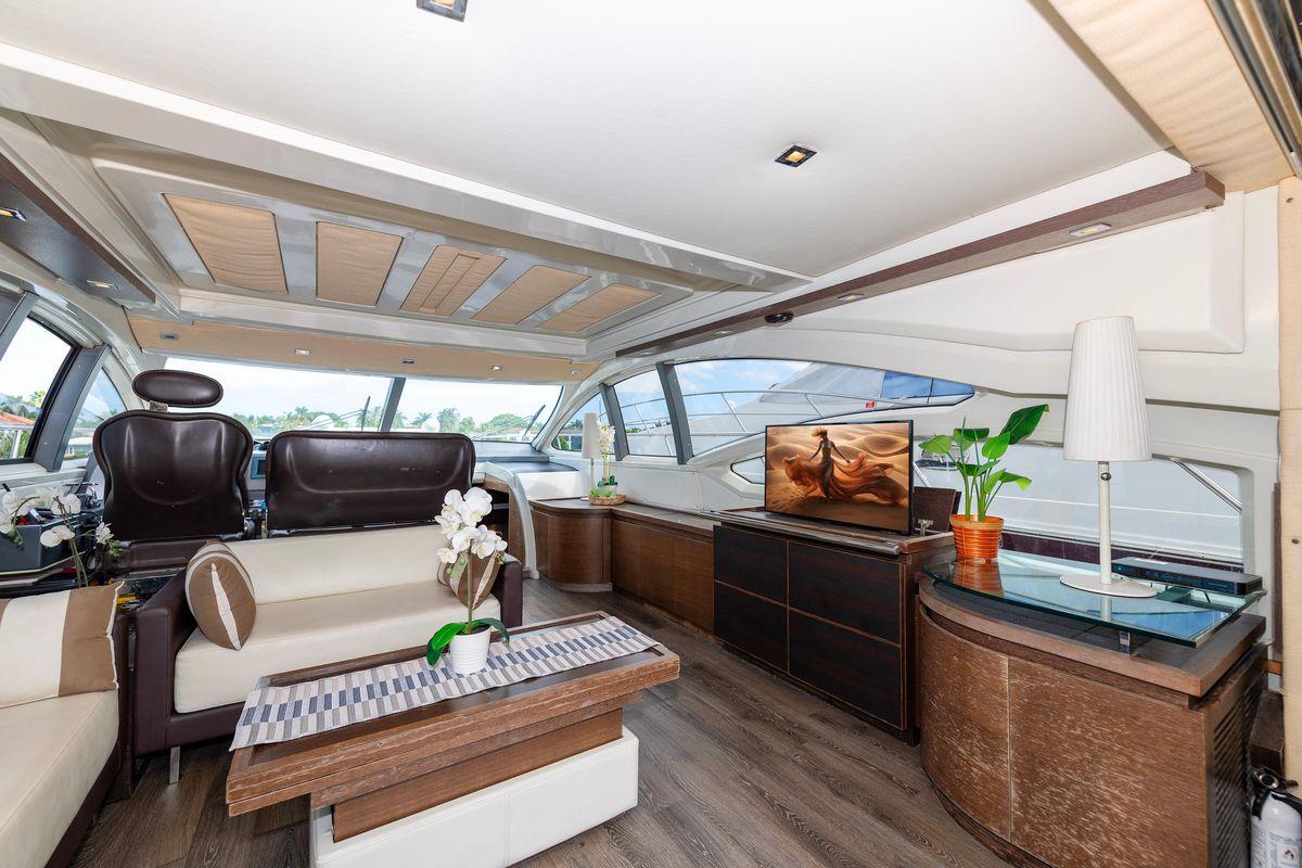 2010 Azimut 62 