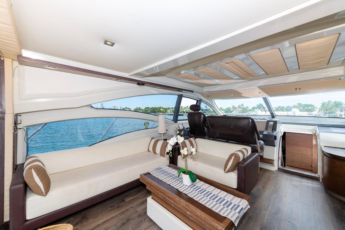 2010 Azimut 62 