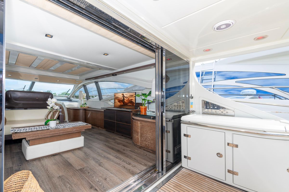 2010 Azimut 62 