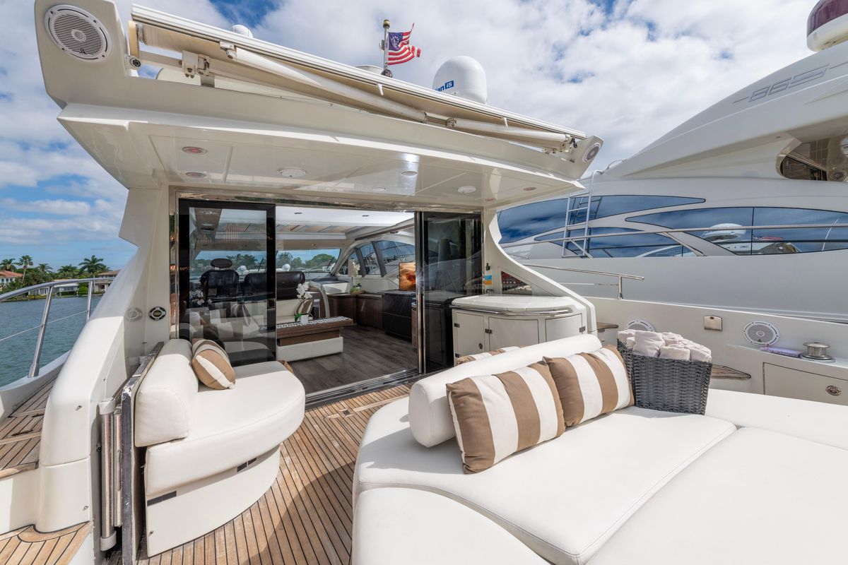2010 Azimut 62 