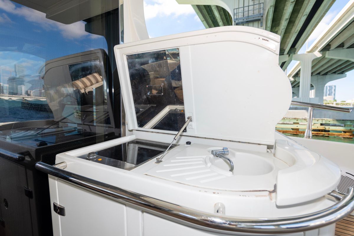 2010 Azimut 62 