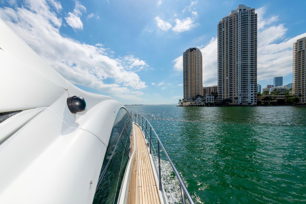 2010 Azimut 62 