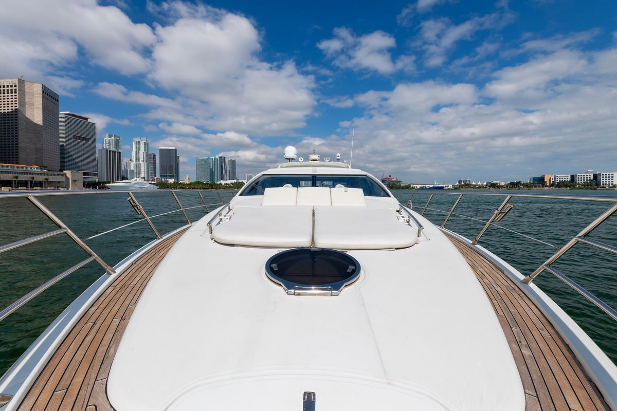 2010 Azimut 62 