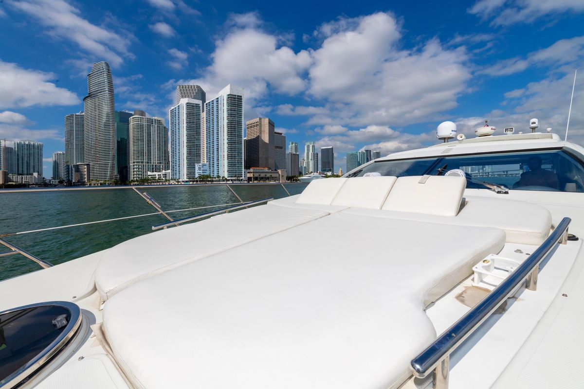 2010 Azimut 62 