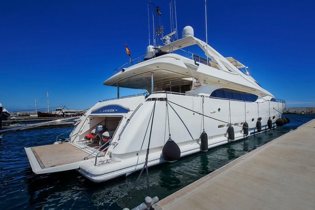 2005 Custom Line 112 