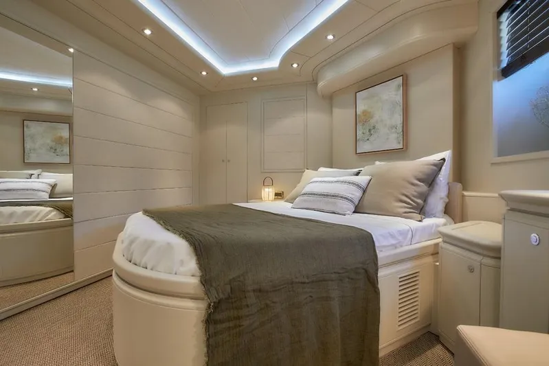 Camarik Yacht Photos Pics Luxurious bedroom interior on a 2005 Custom Line 112 yacht, featuring elegant decor and soft lighting.