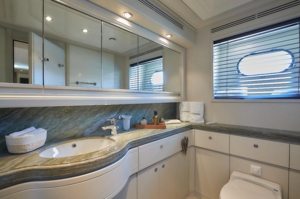 2005 Custom Line 112 