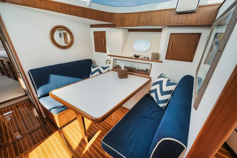 Shark Yacht Photos Pics Dinette