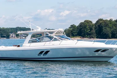 Intrepid 430 Sport Yacht