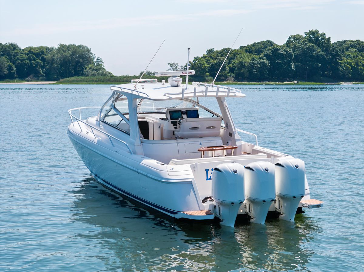 2015 Intrepid 43 