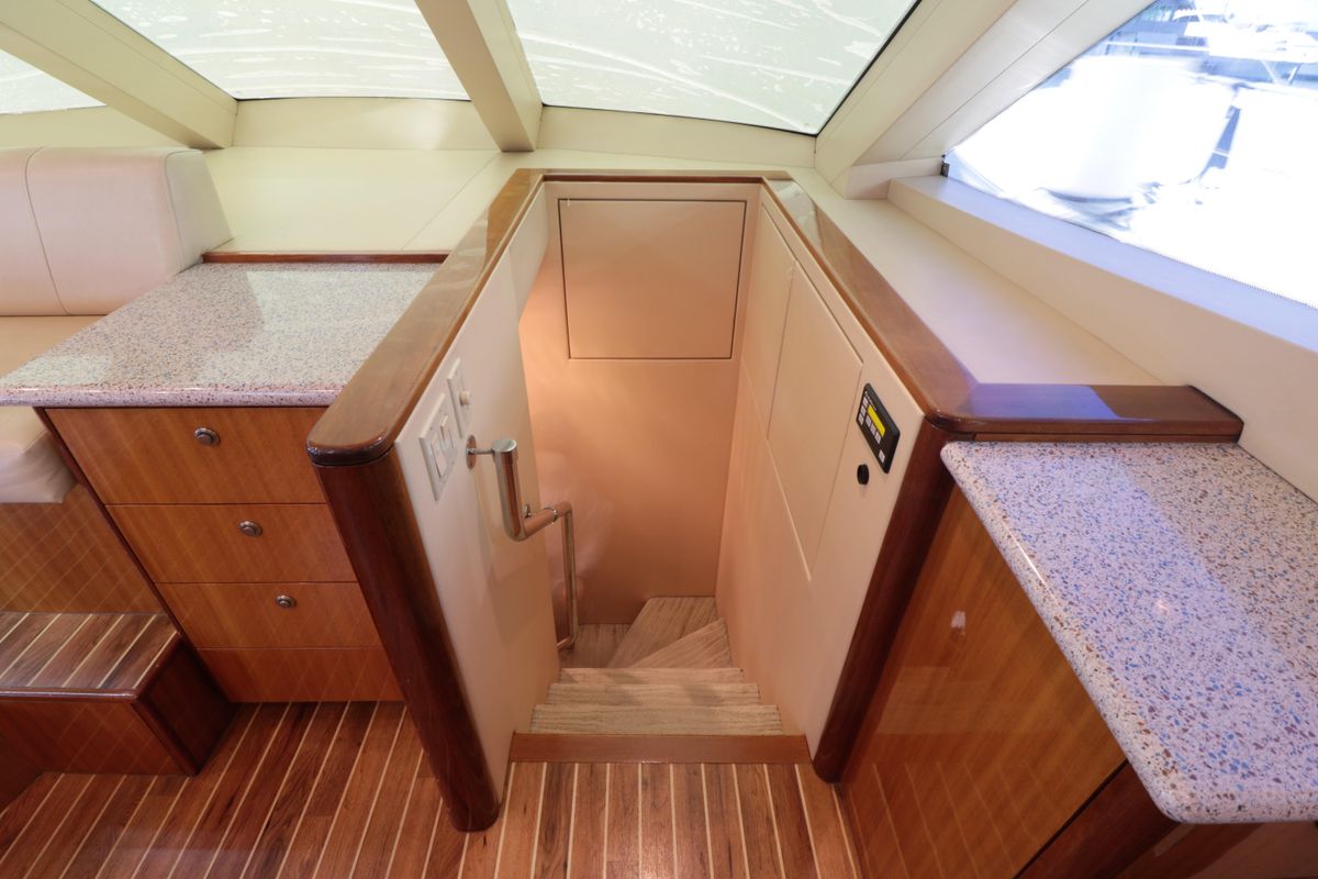 2007 Hatteras 64 