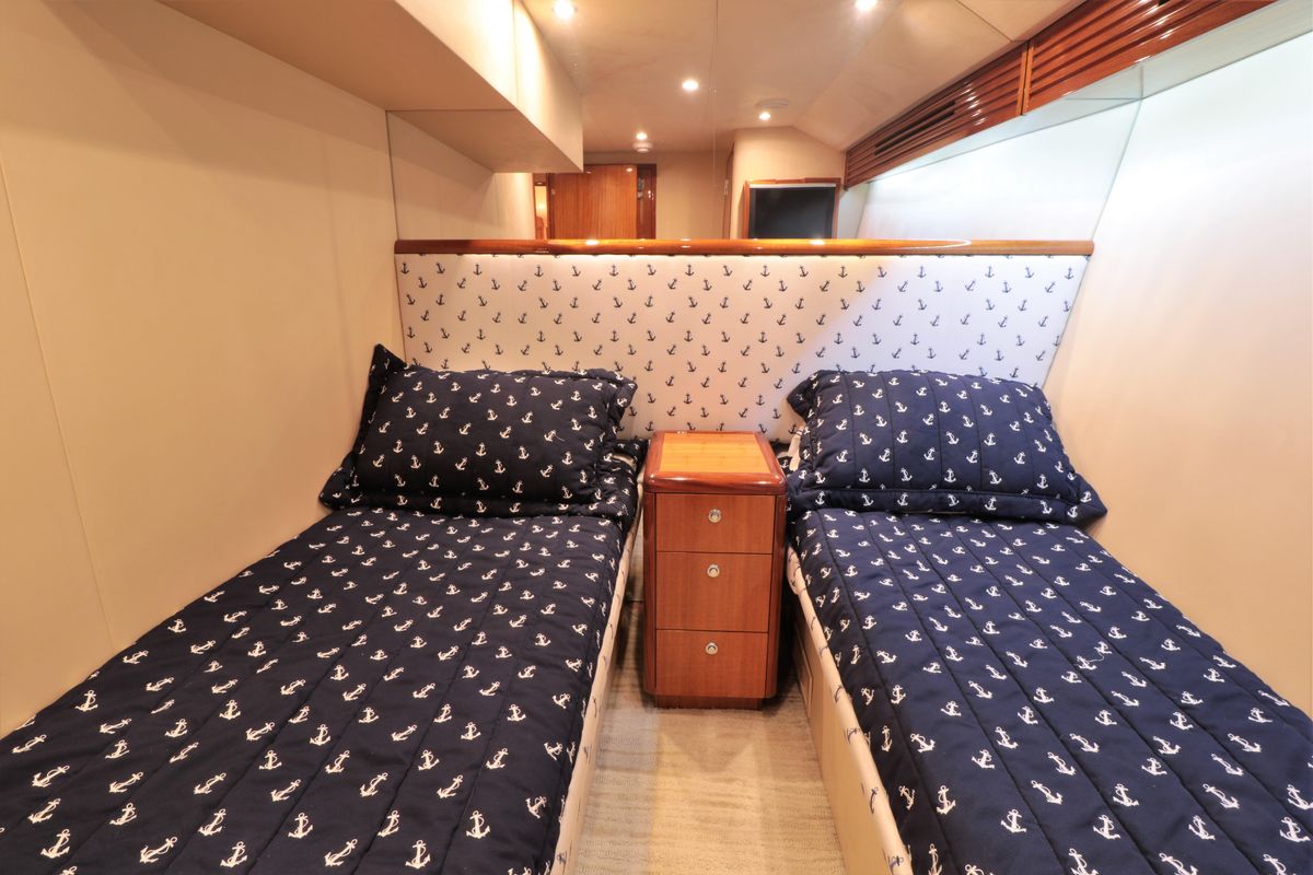 2007 Hatteras 64 