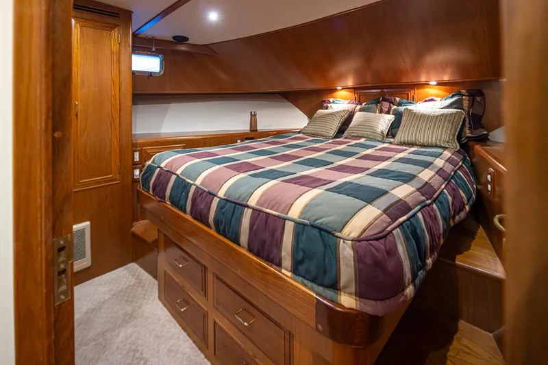 Black Ice Yacht Photos Pics Luxurious bedroom in a 1998 Ocean Alexander 64 yacht with a cozy bed.