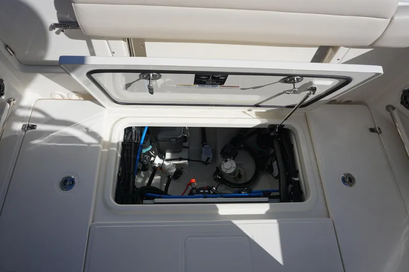Bwce0767j324 Yacht Photos Pics 2024 Boston Whaler 250 Outrage boat storage compartment with open hatch.