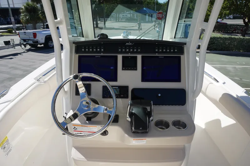 Bwce0767j324 Yacht Photos Pics 2024 Boston Whaler 250 Outrage helm with steering wheel and navigation screens.