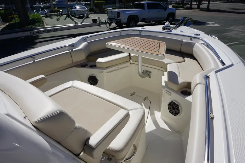 Bwce0767j324 Yacht Photos Pics 2024 Boston Whaler 250 Outrage boat interior with seating and table.