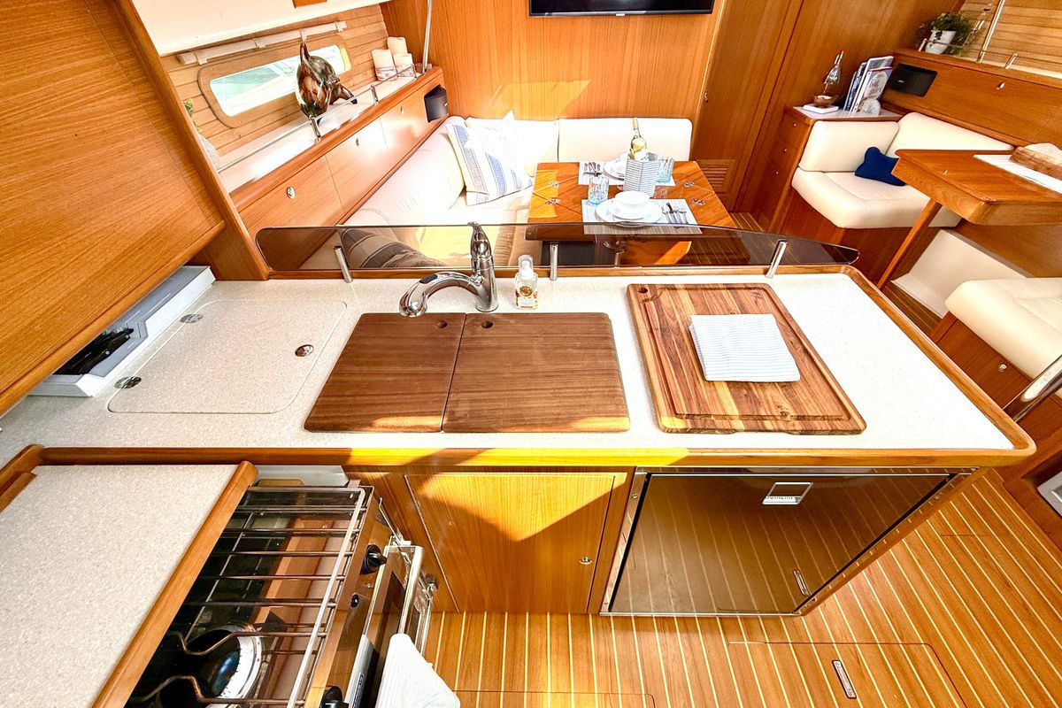 2020 Catalina 43 