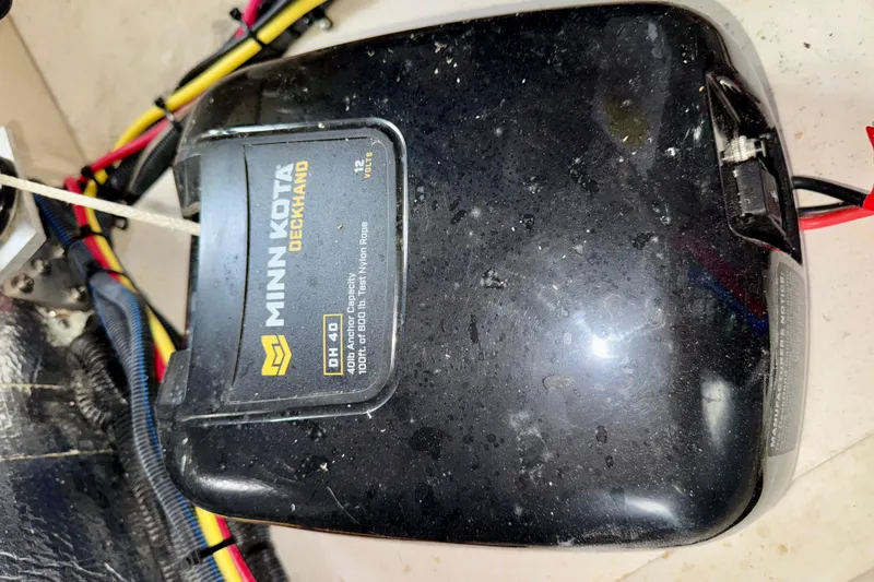 Nereid Yacht Photos Pics Minn Kota Deckhand DH 40 anchor winch on Catalina 425, 2020 model.