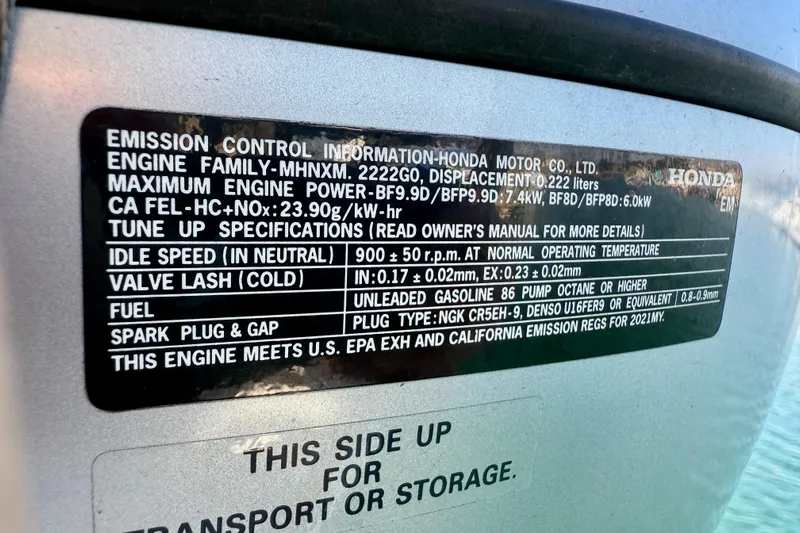 Nereid Yacht Photos Pics Catalina 425 (2020) engine emission control label with specifications and compliance details.