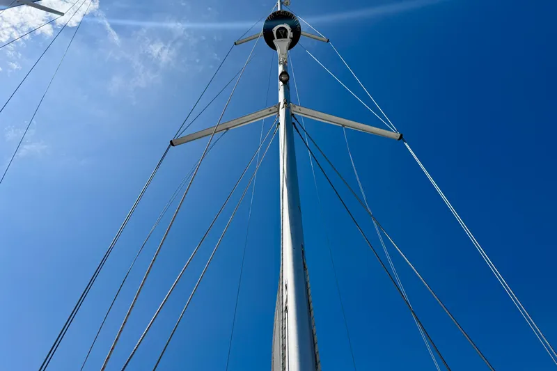 Nereid Yacht Photos Pics Tall mast of 2020 Catalina 425 sailboat against clear blue sky.