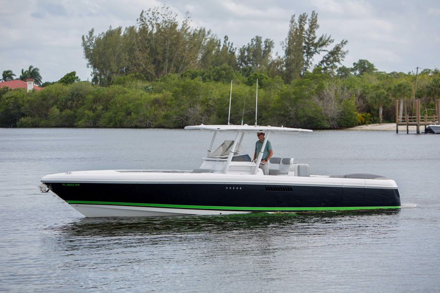 2009 Intrepid 355 Open