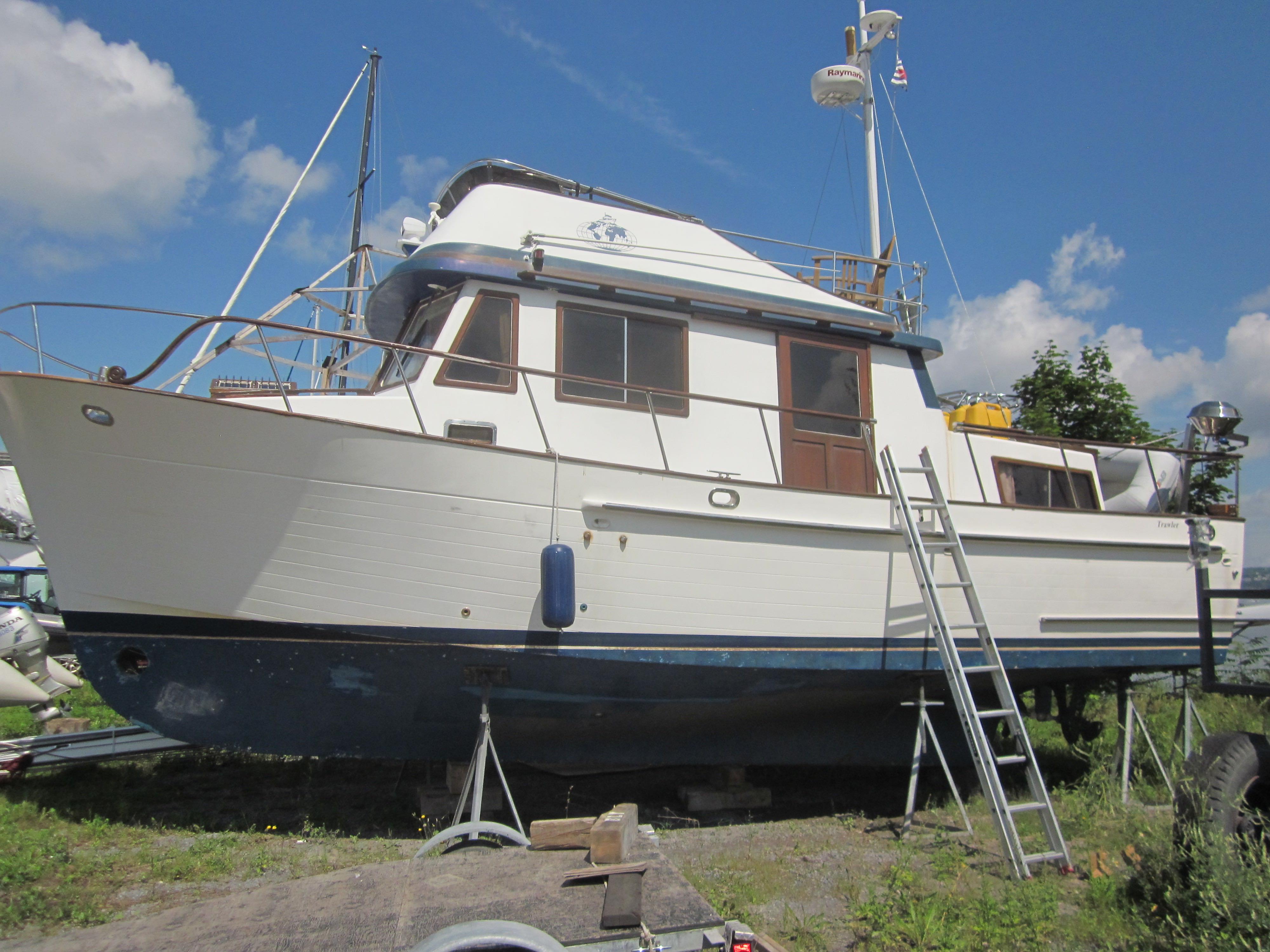 trader 39 trawler yacht