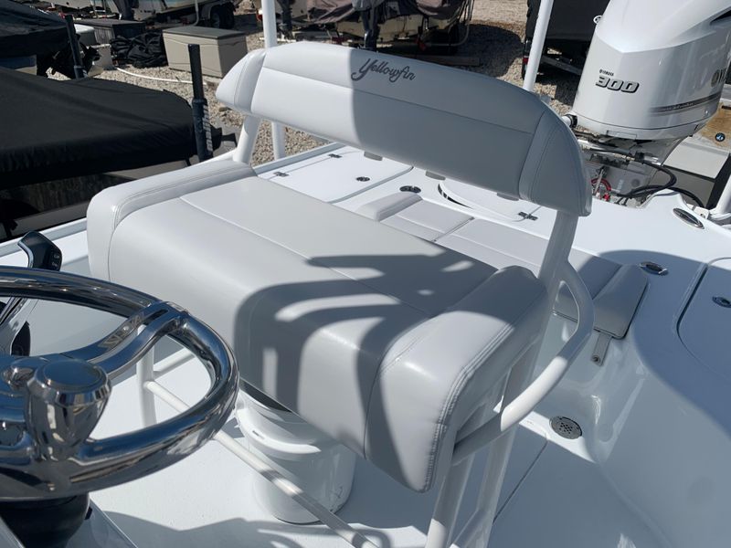 2021 Yellowfin 24 Bay CE