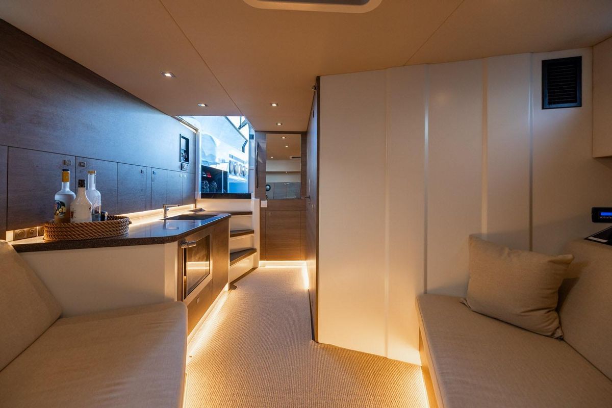 2019 Vanquish Yachts 58 