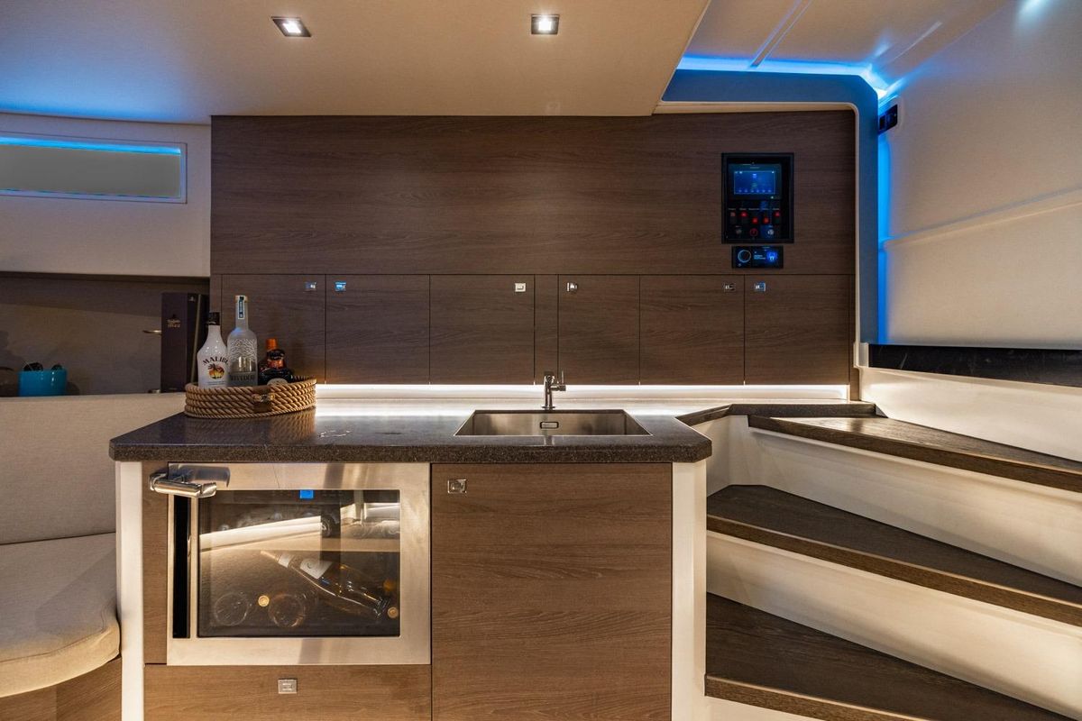 2019 Vanquish Yachts 58 