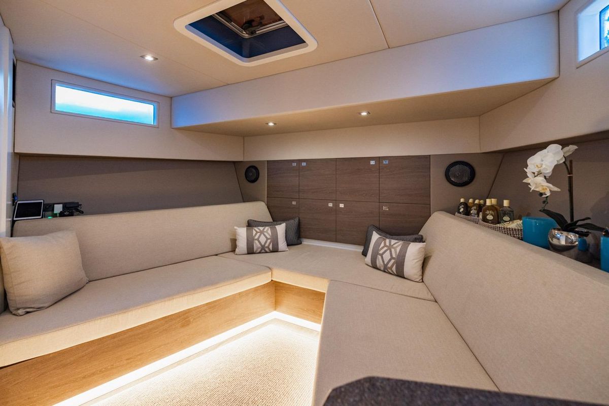 2019 Vanquish Yachts 58 