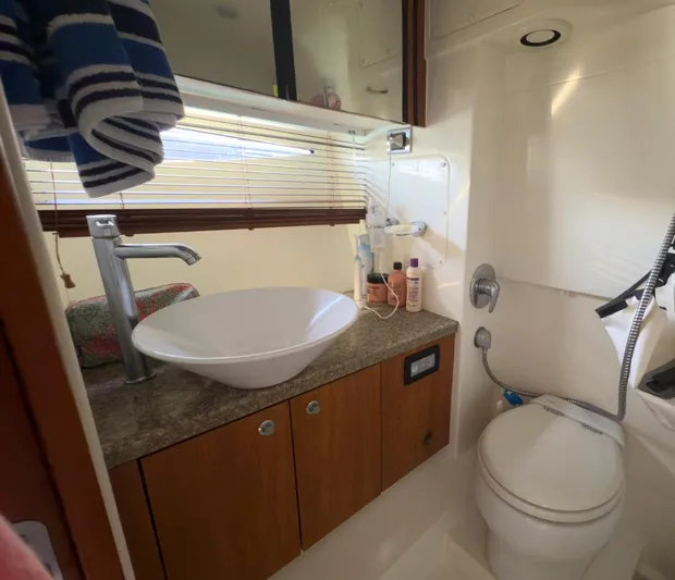  Yacht Photos Pics 2007 Sunseeker Superhawk 43 For Sale