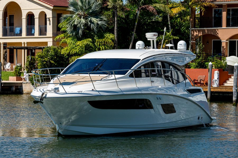 2016 Sea Ray 400 Sundancer