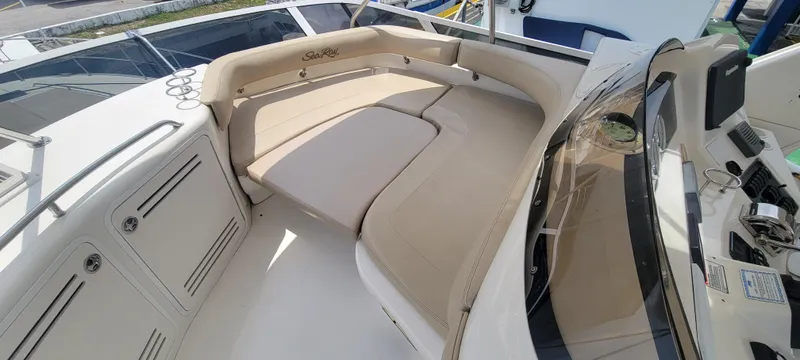  Yacht Photos Pics 2004 Sea Ray 480 Sedan Bridge boat with spacious seating area.