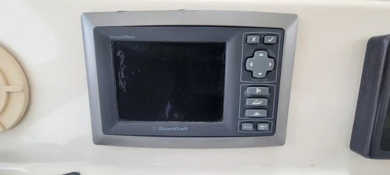  Yacht Photos Pics SmartCraft VesselView display on 2004 Sea Ray 480 Sedan Bridge yacht.