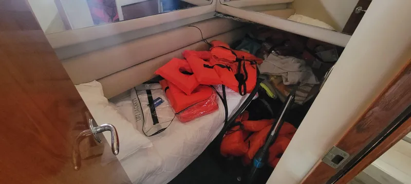  Yacht Photos Pics Storage area with life jackets on a 2004 Sea Ray 480 Sedan Bridge yacht.