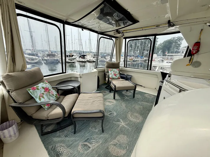  Yacht Photos Pics 1997 Silverton 402 Motor Yacht interior with cozy seating and marina view.