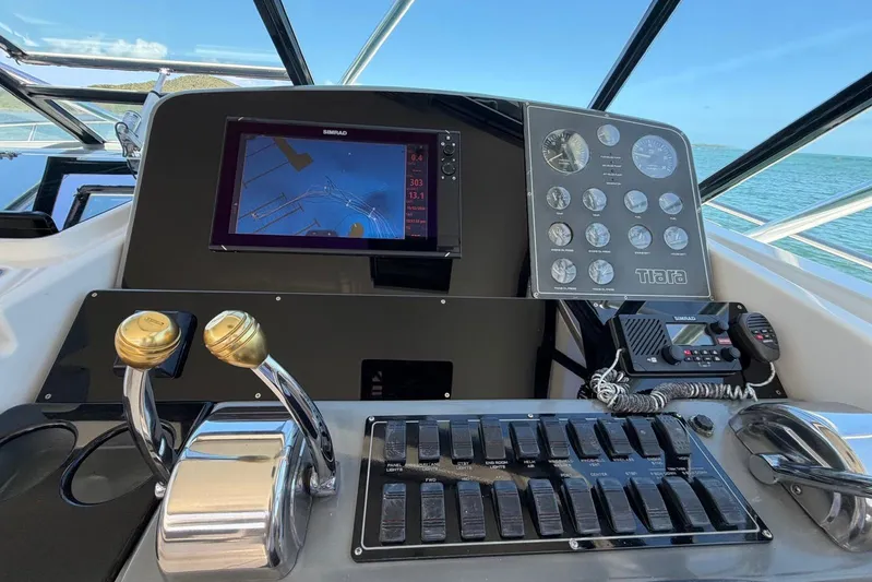  Yacht Photos Pics Control panel of a 1999 Tiara Yachts 4100 Open, featuring navigation and communication equipment.