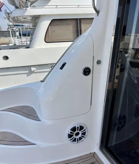 Bella Jolie Yacht Photos Pics 2002 Sea Ray 560 Sedan Bridge yacht interior detail with speaker and control panel.