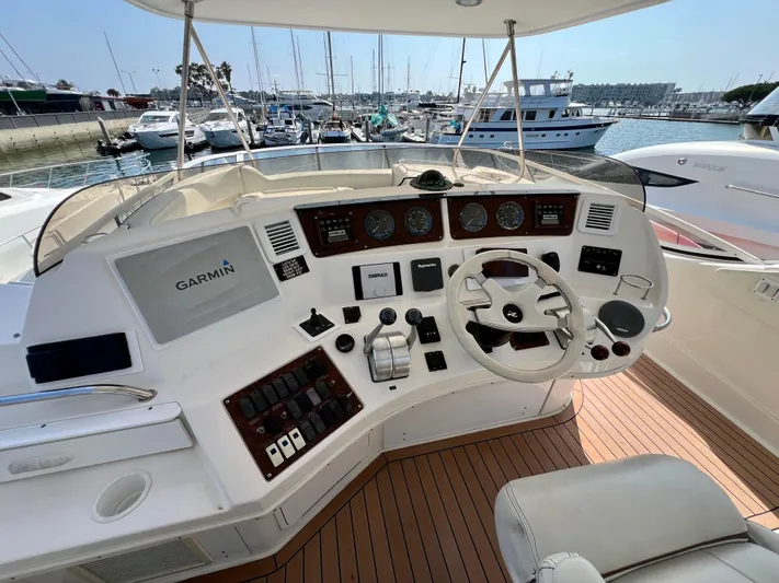 Bella Jolie Yacht Photos Pics Helm of 2002 Sea Ray 560 Sedan Bridge with Garmin navigation, docked in marina.
