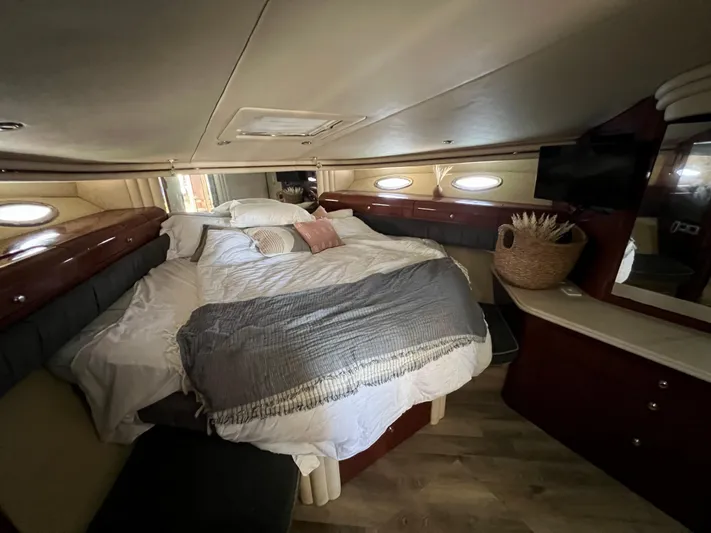 Bella Jolie Yacht Photos Pics Luxurious bedroom interior of 2002 Sea Ray 560 Sedan Bridge yacht.