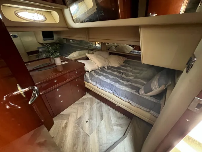 Bella Jolie Yacht Photos Pics Luxurious cabin interior of 2002 Sea Ray 560 Sedan Bridge yacht.