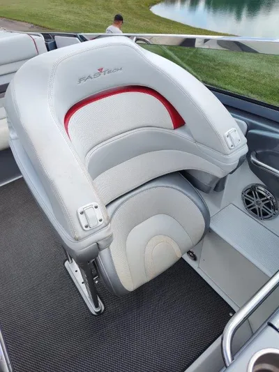  Yacht Photos Pics 2015 Formula 382 FASTech boat seat with sleek design and premium upholstery.