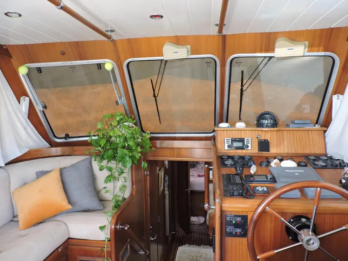 Bransun Yacht Photos Pics Pilothouse