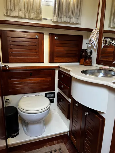 Bransun Yacht Photos Pics Head