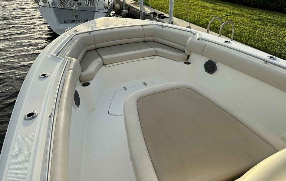 2018 Boston Whaler 330 Outrage