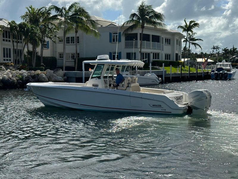 2018 Boston Whaler 330 Outrage