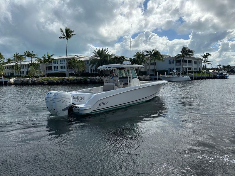 2018 Boston Whaler 330 Outrage