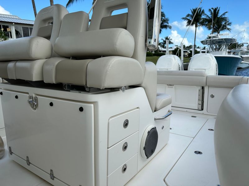 2018 Boston Whaler 330 Outrage