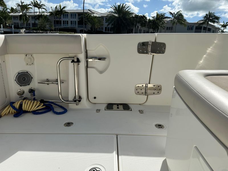 2018 Boston Whaler 330 Outrage