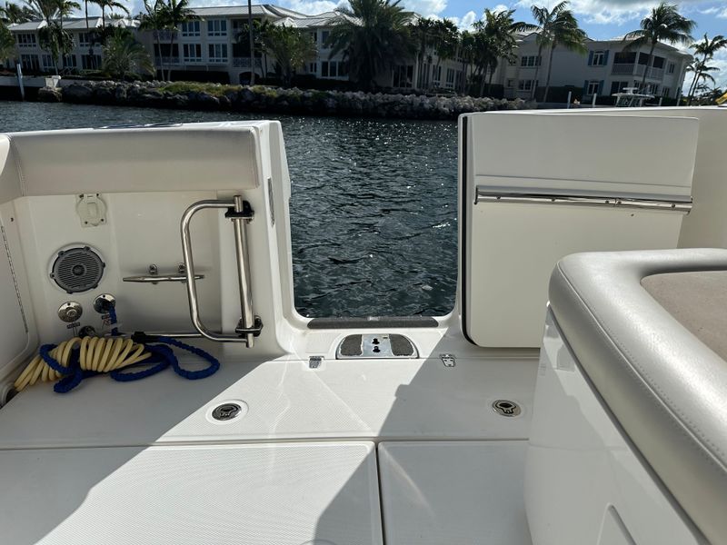 2018 Boston Whaler 330 Outrage